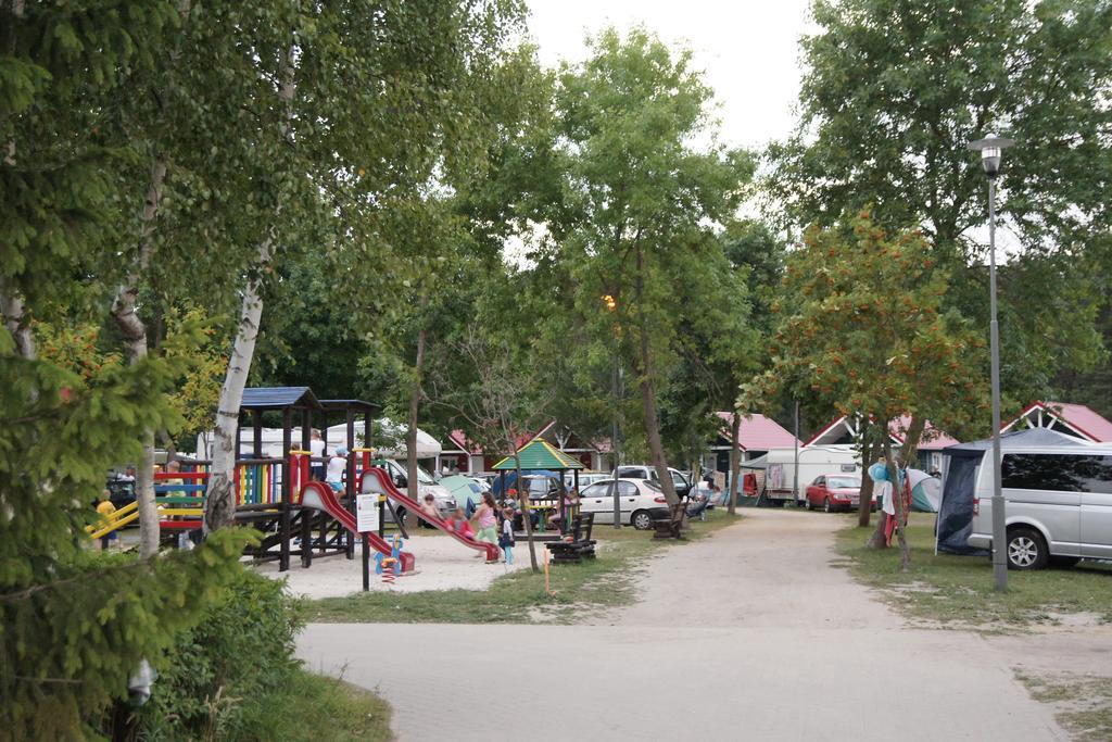 Holiday Resort & Camping Intercamp'84 ليبا المظهر الخارجي الصورة
