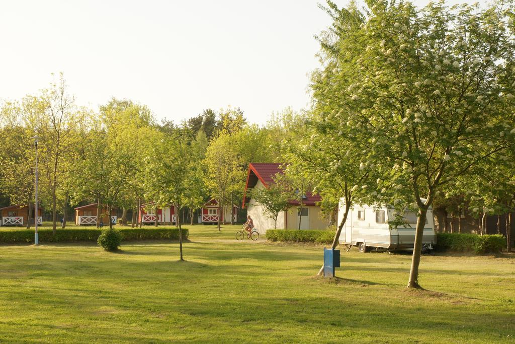 Holiday Resort & Camping Intercamp'84 ليبا المظهر الخارجي الصورة